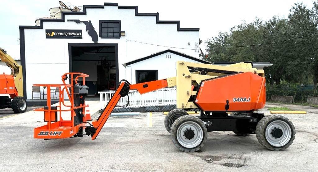 JLG 340 AJ Articulated boom lifts
