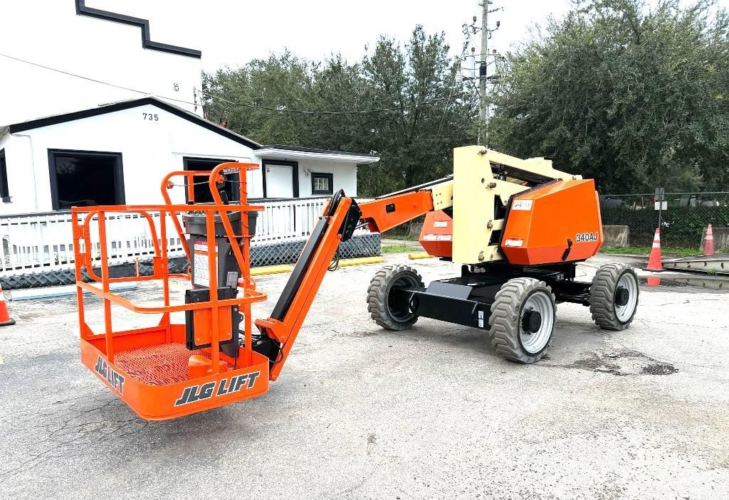 JLG 340 AJ Articulated boom lifts