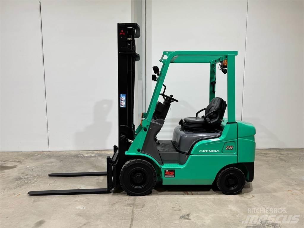 Mitsubishi FD20NT Diesel trucks