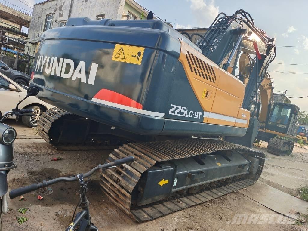Hyundai 220 LC-9 Crawler excavators