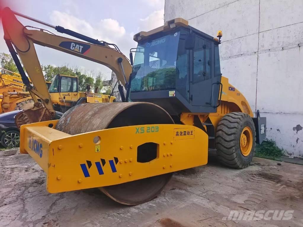 XCMG XS 202 J Single drum rollers