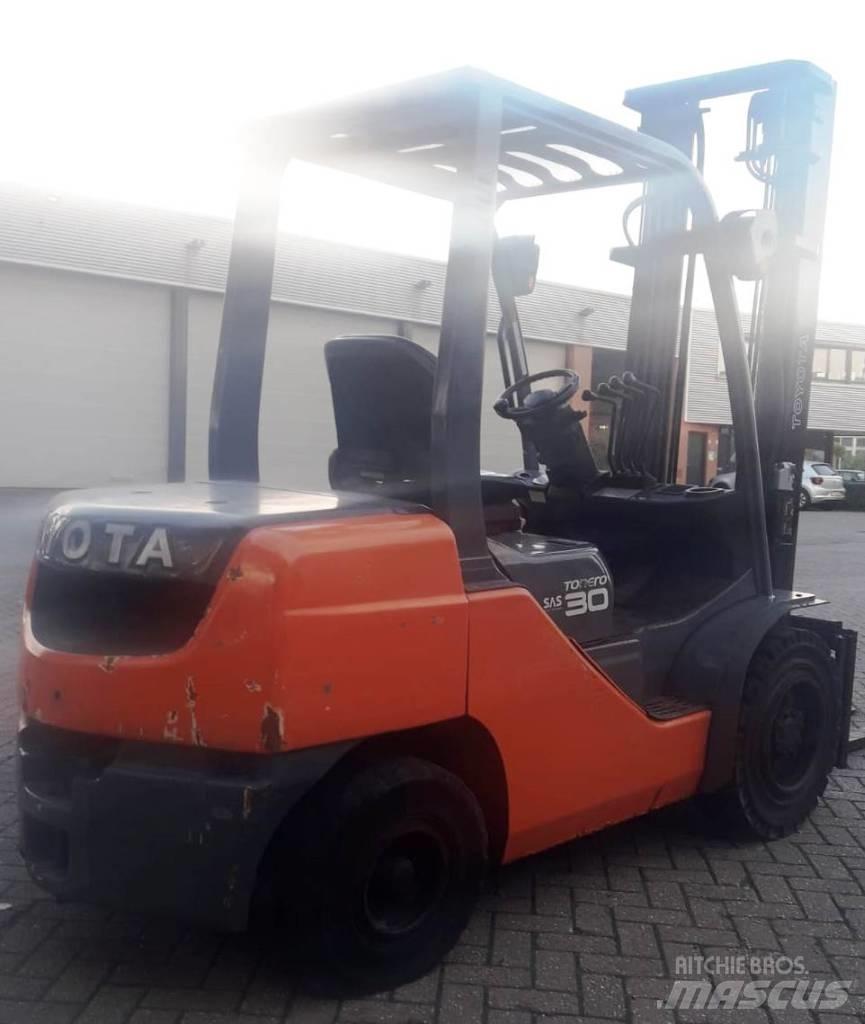 Toyota 8 FD F 30 Diesel trucks