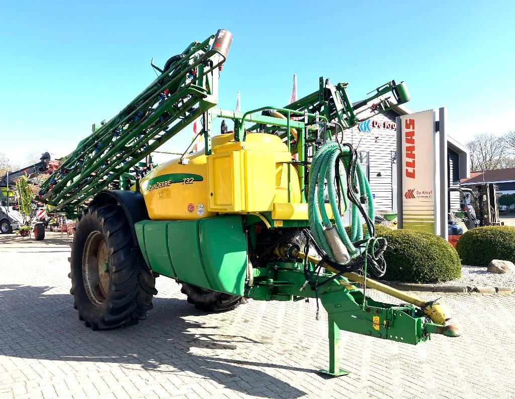 John Deere 732 Trailed sprayers
