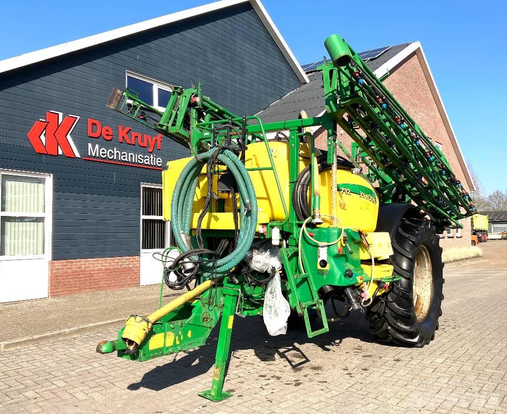 John Deere 732 Trailed sprayers