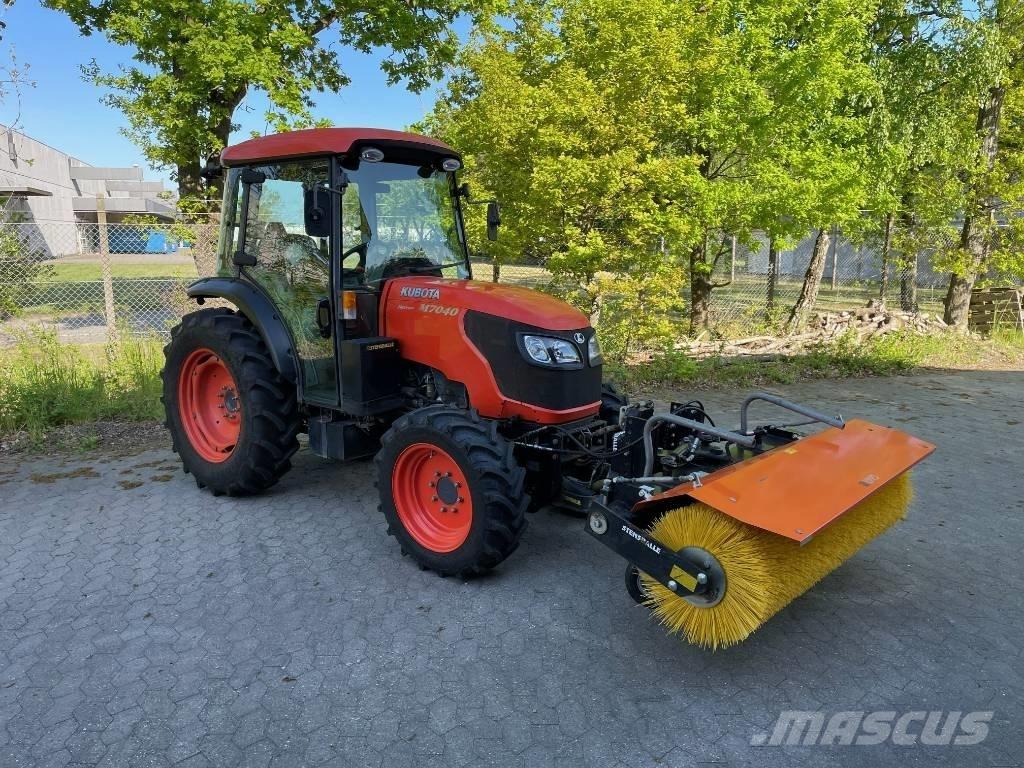 Kubota M 7040 Tractors
