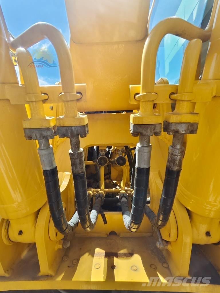 Komatsu PC 220-8 Crawler excavators