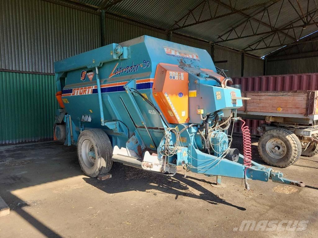 Storti Labrador 9 Mixer feeders
