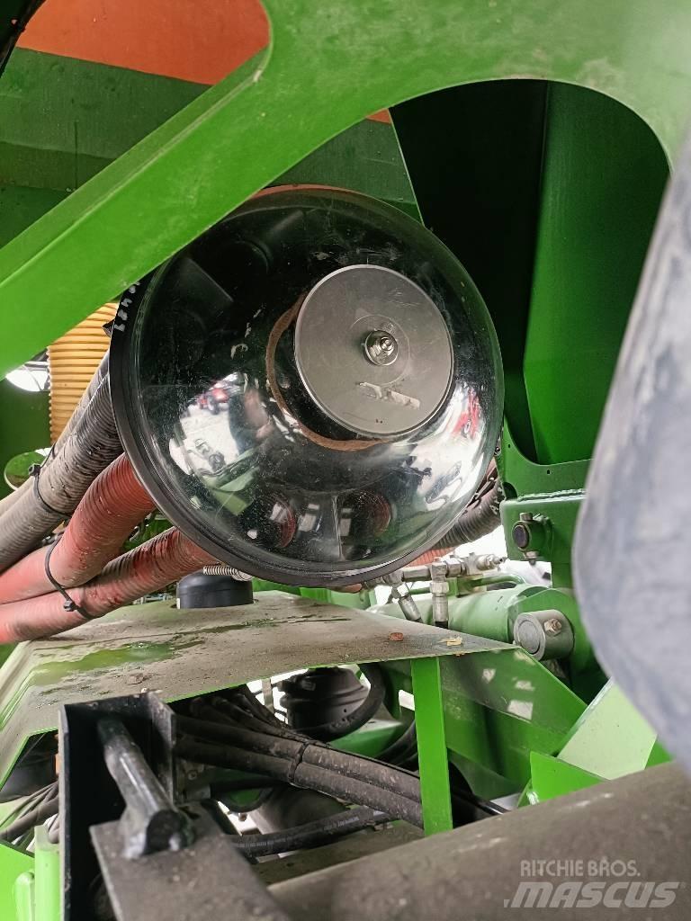 Amazone EDX 6000 TC Precision sowing machines