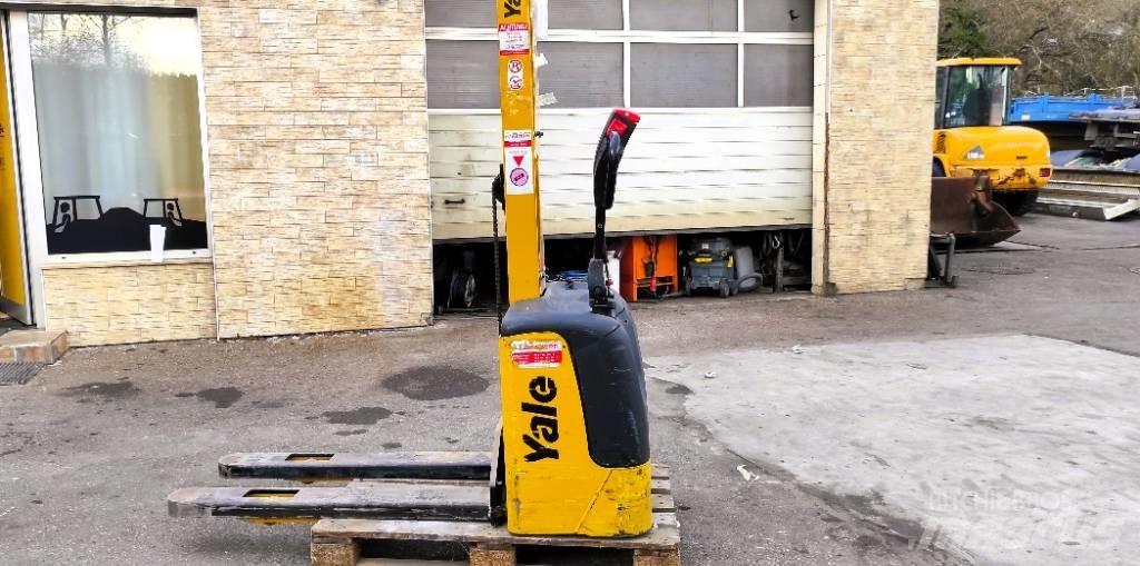 Yale MSC 10 Pedestrian stacker