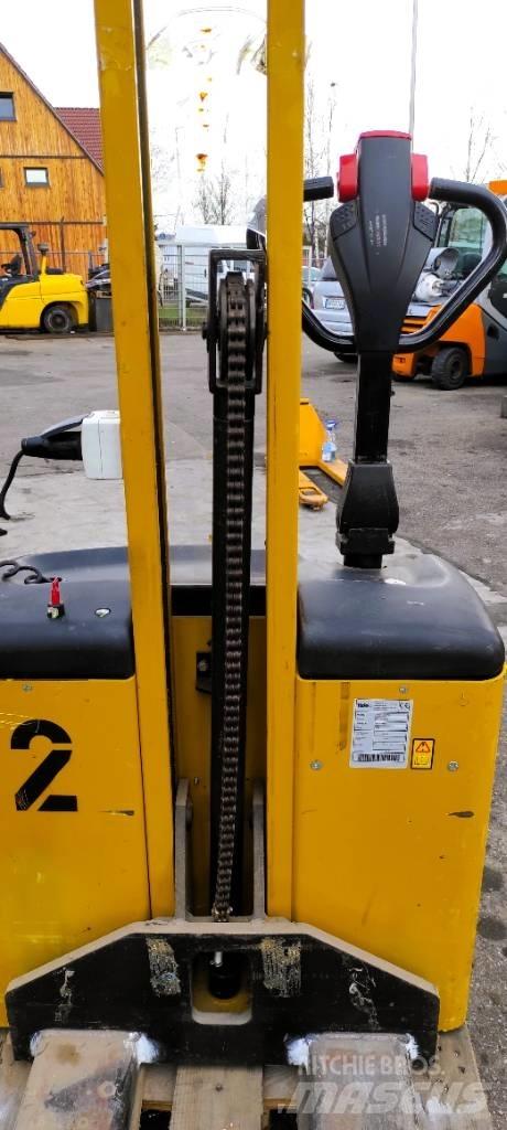 Yale MSC 10 Pedestrian stacker