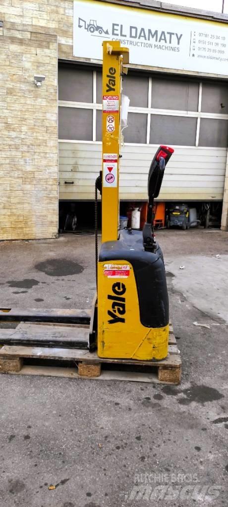 Yale MSC 10 Pedestrian stacker