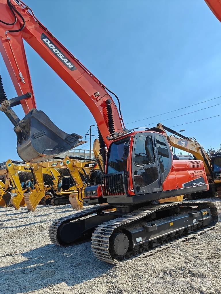 Doosan 225 LCA Crawler excavators