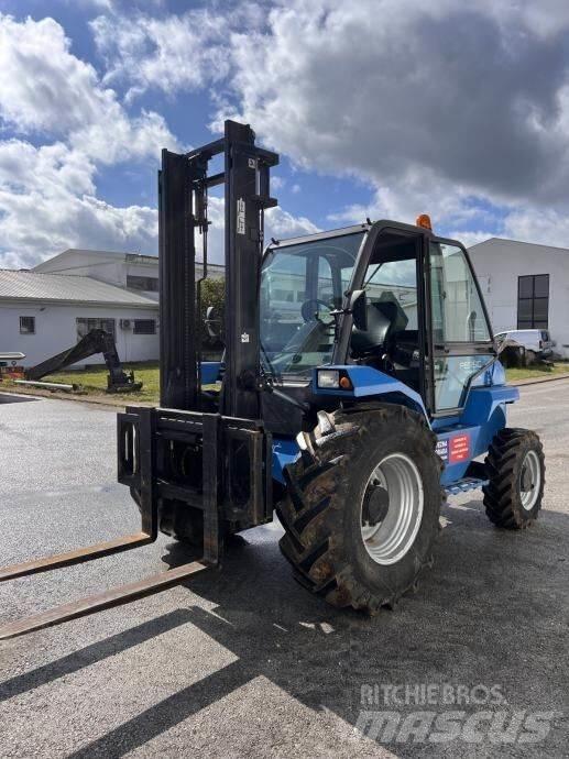 Manitou MC30-4W Rough terrain trucks