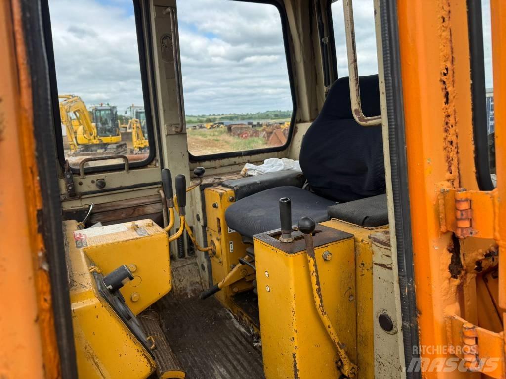Komatsu D 41 P-3 Crawler dozers