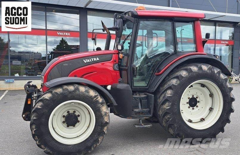 Valtra N121 H Tractors