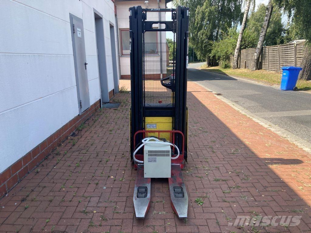 Hyster S 1.6 AC Pedestrian stacker