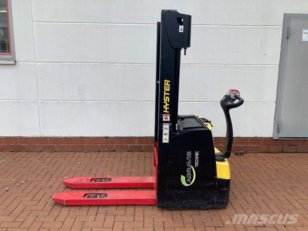 Hyster S 2.0 Pedestrian stacker