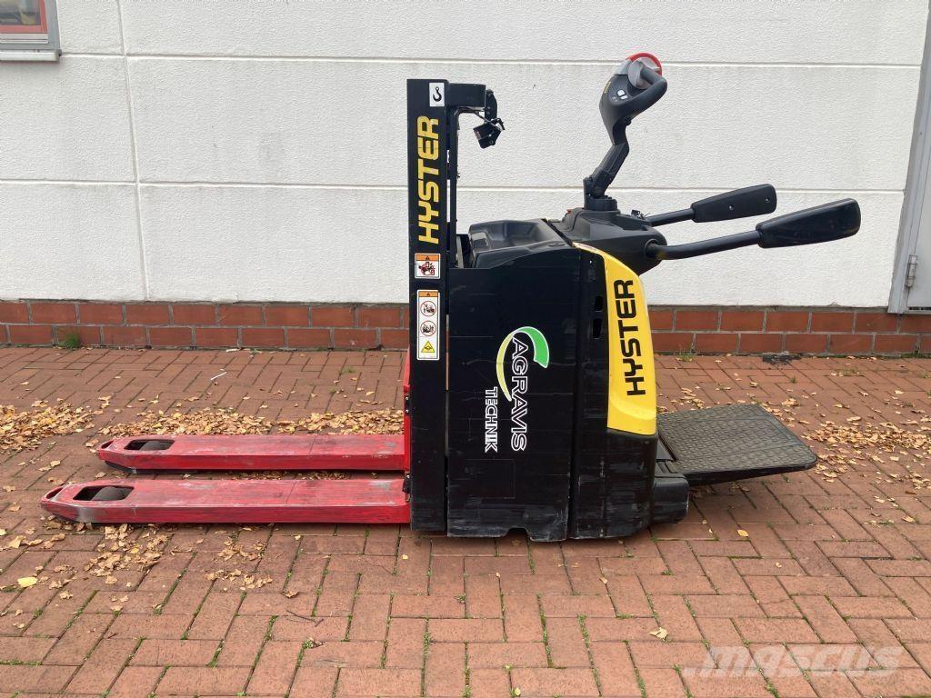 Hyster S 2.0SD Pedestrian stacker