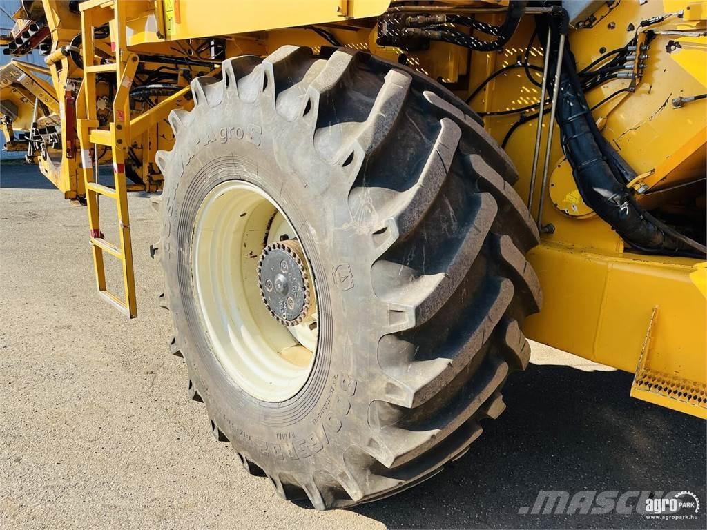 Oxbo 2480 Combine harvesters