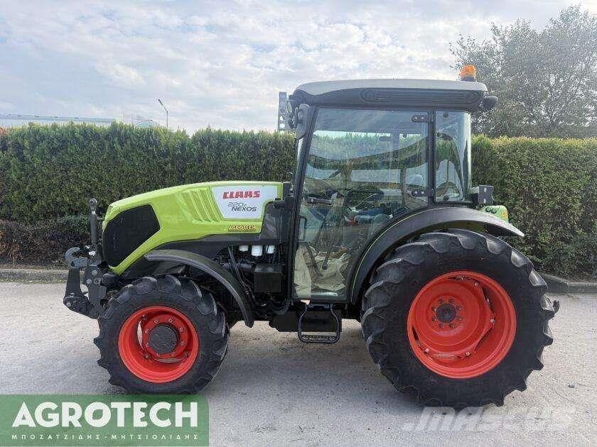 CLAAS NEXOS 220F Tractors