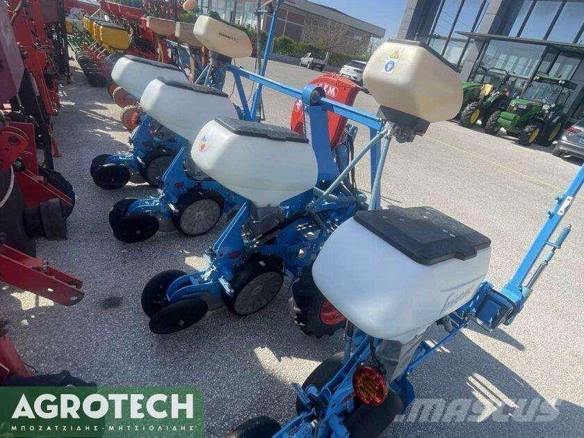 Monosem NG Plus 4 Tractors