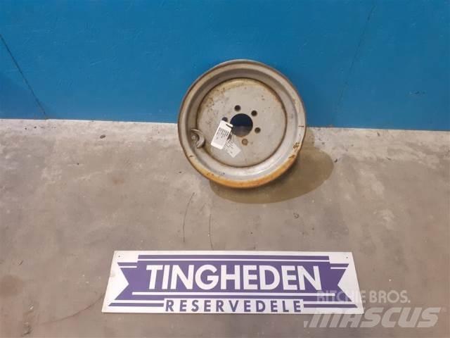  15 6LBx15 Tyres, wheels and rims