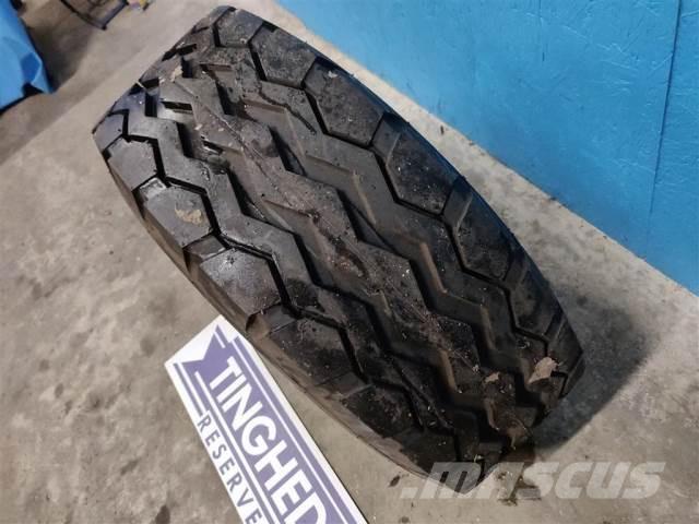  16 10,5/65-16 Tyres, wheels and rims