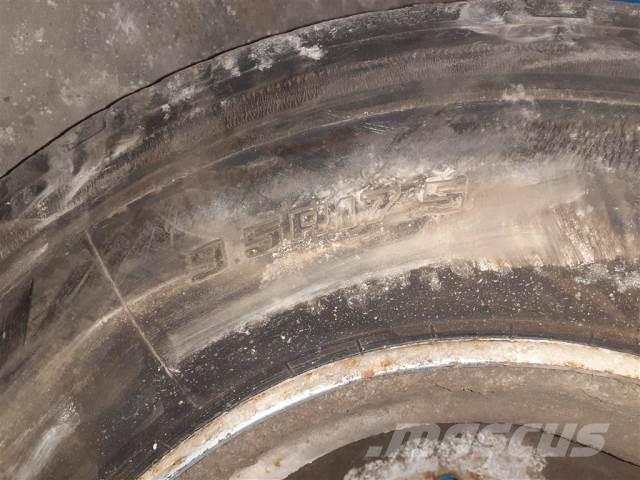  17.5 9.5 R17.5 Tyres, wheels and rims