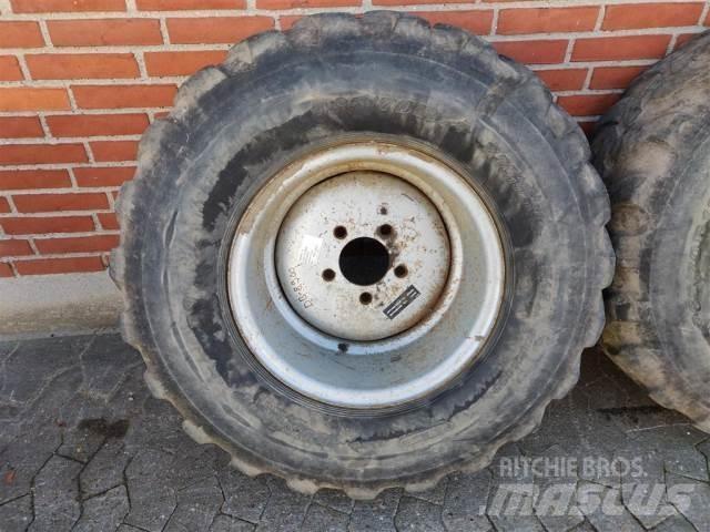  18 365/70R18 Tyres, wheels and rims