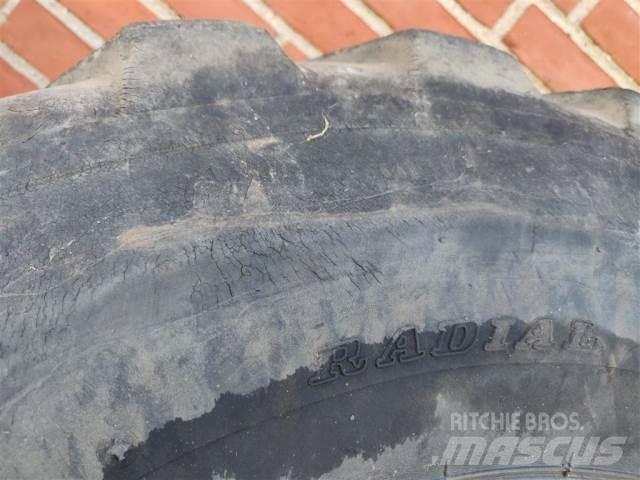  18 365/70R18 Tyres, wheels and rims