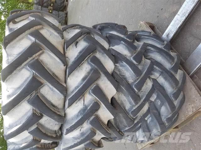  24 15.5/80-24 Tyres, wheels and rims