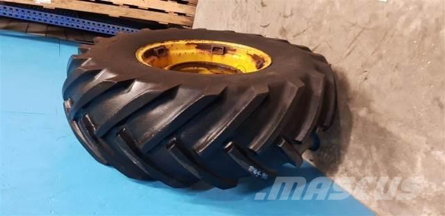  26 18.4-26 Tyres, wheels and rims