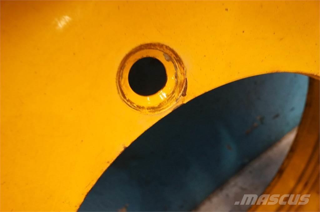  28 440/80R28 Tyres, wheels and rims