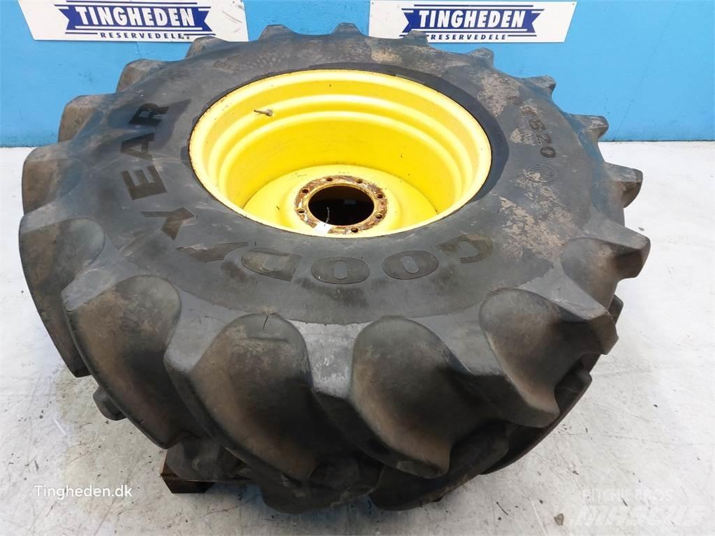  32 650/75 R32 Tyres, wheels and rims