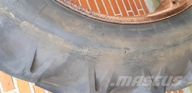  38 16.9-38 Tyres, wheels and rims