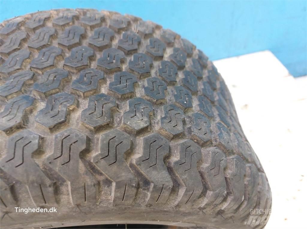  8 20x10.00-8 Tyres, wheels and rims