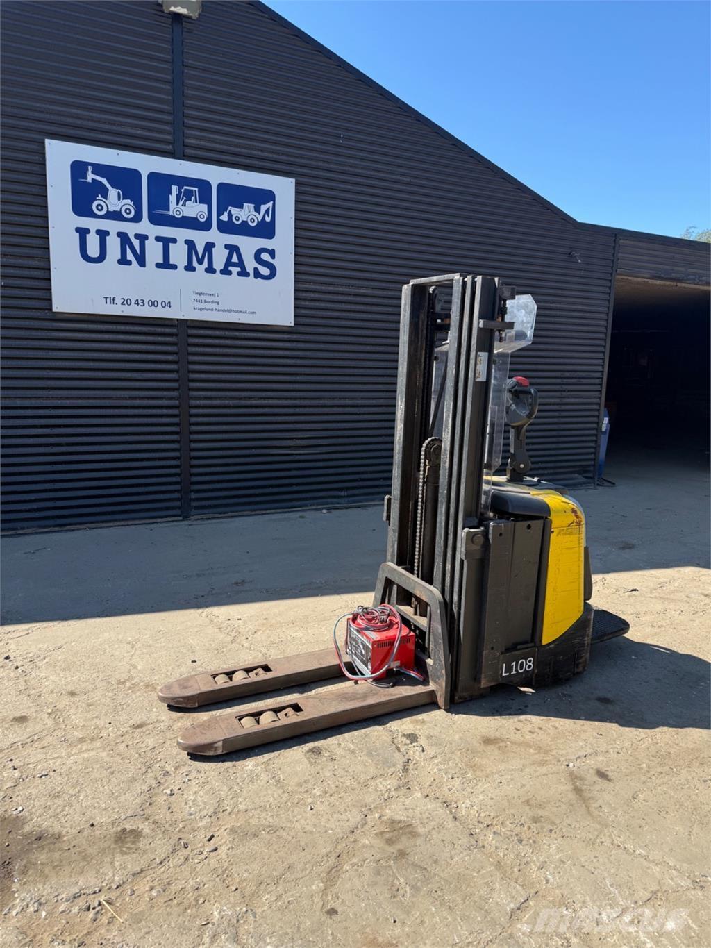 BT SPE125 Hand pallet stackers