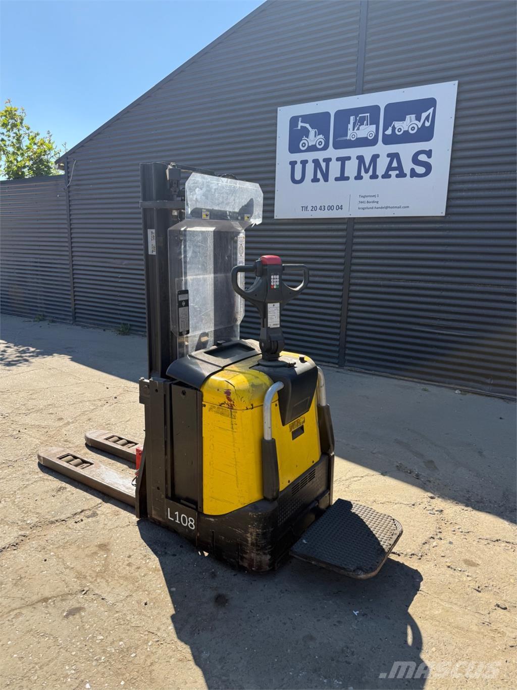 BT SPE125 Hand pallet stackers