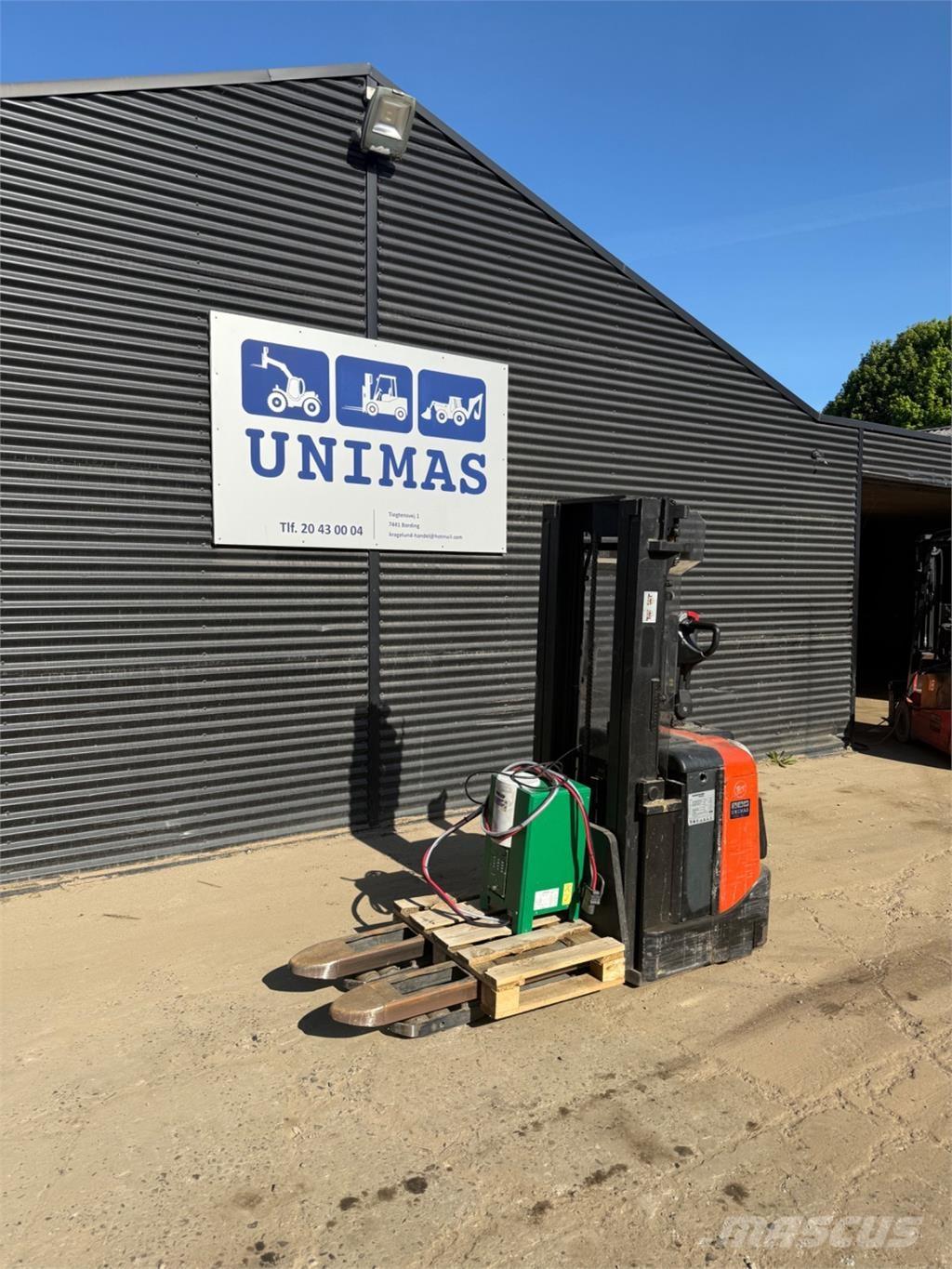 BT SPE160 Hand pallet stackers