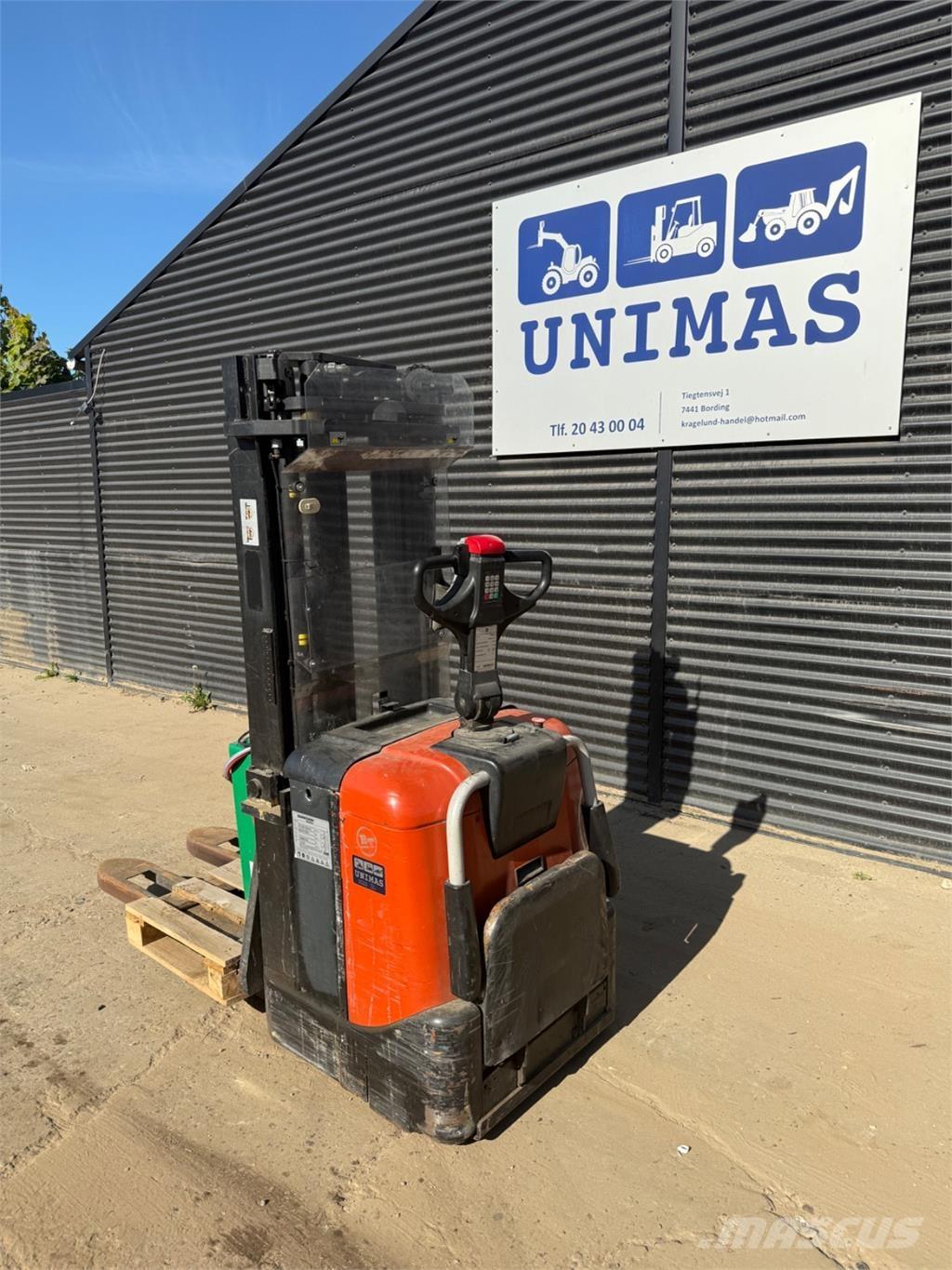 BT SPE160 Hand pallet stackers