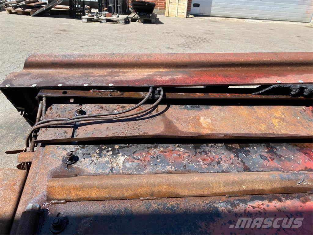 CASE 1680 Combine harvester accessories