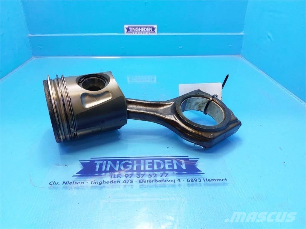 CASE 7010 Engines