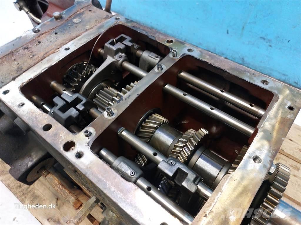 CASE Farmall 95A Transmission