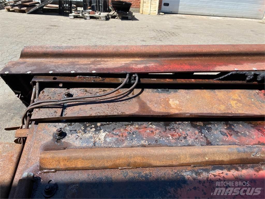 Case IH 1680 Combine harvester accessories