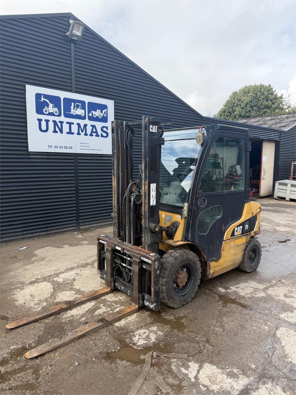 CAT DP25 Diesel trucks