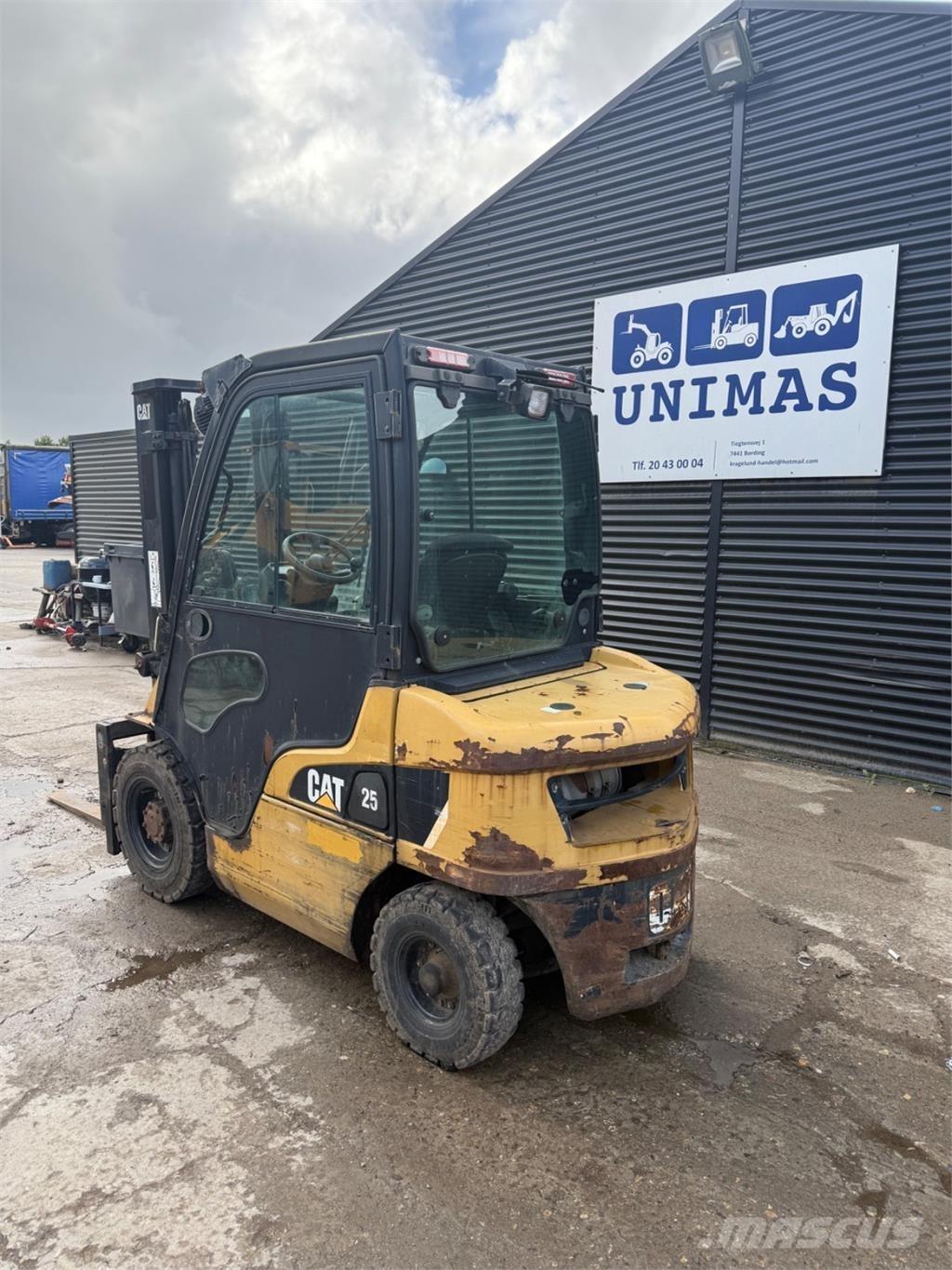 CAT DP25 Diesel trucks