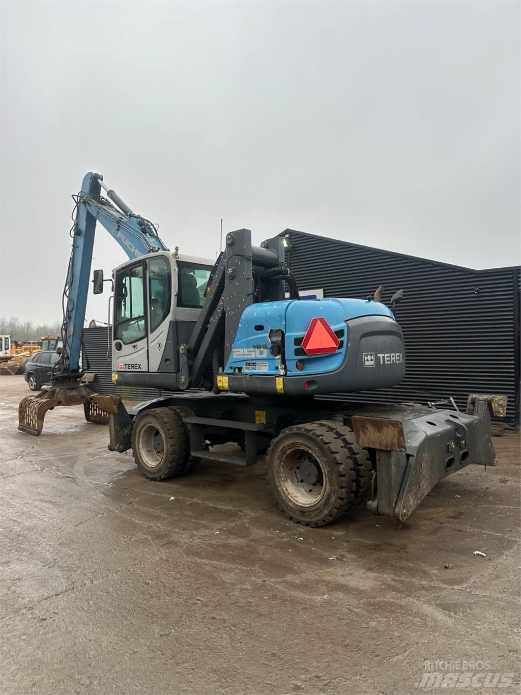 Fuchs HML250 Wheeled excavators