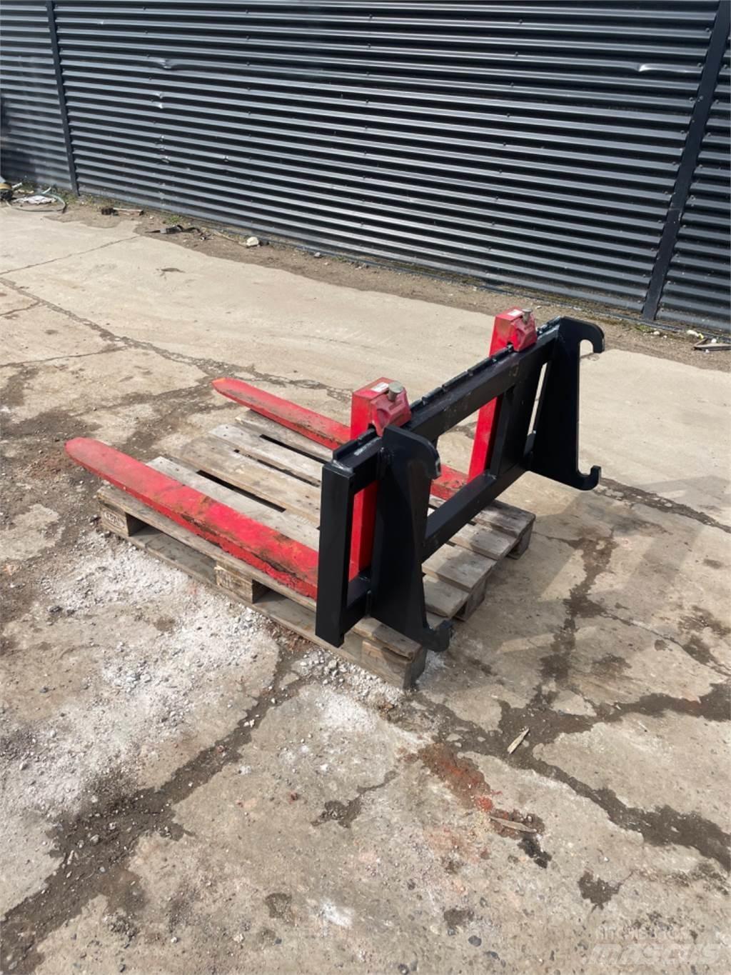 Hydrema 5000kg Forks