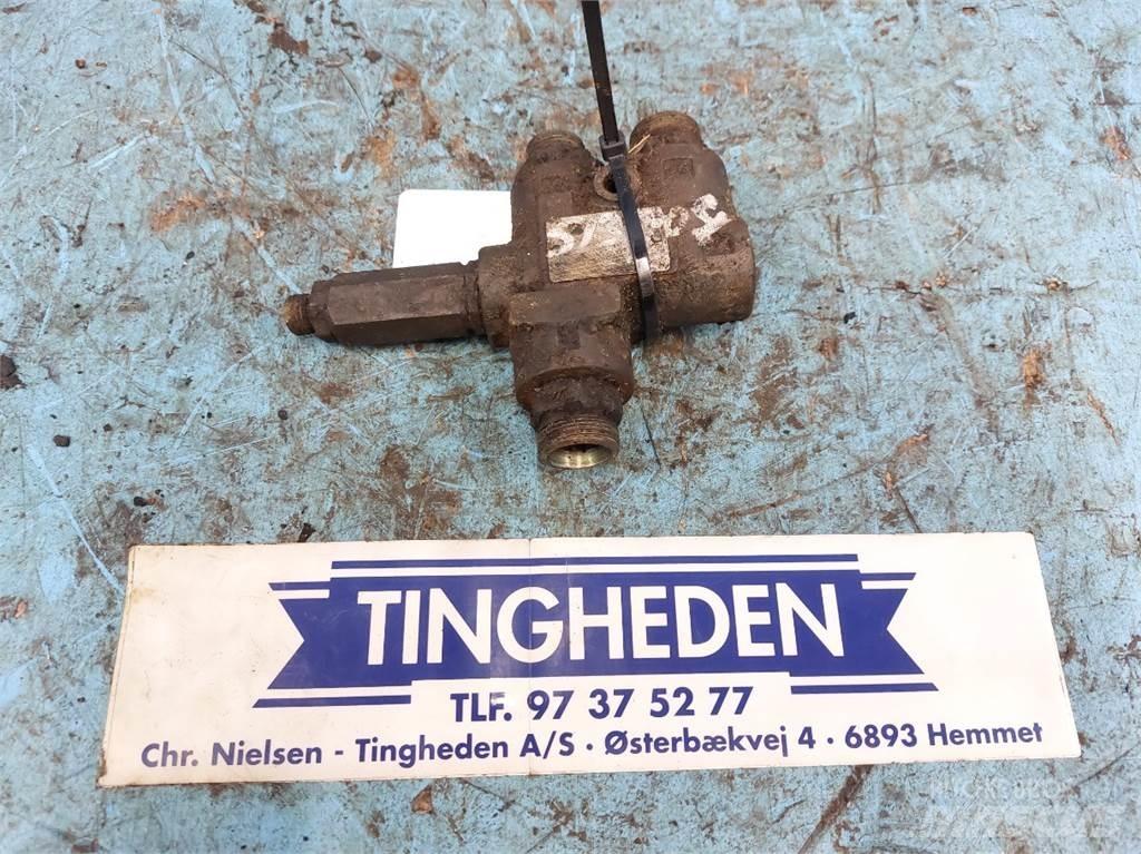 Hydrema 906 Hydraulics