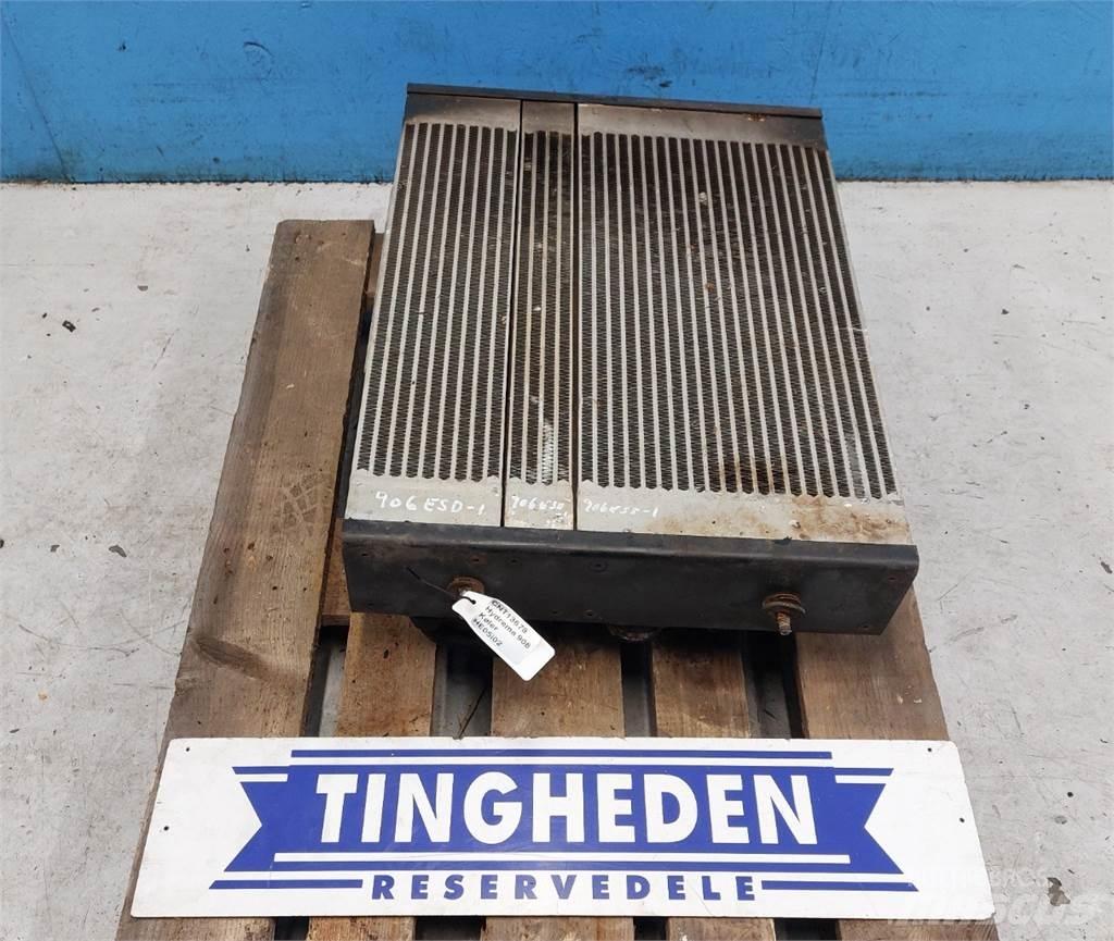 Hydrema 906C Radiators
